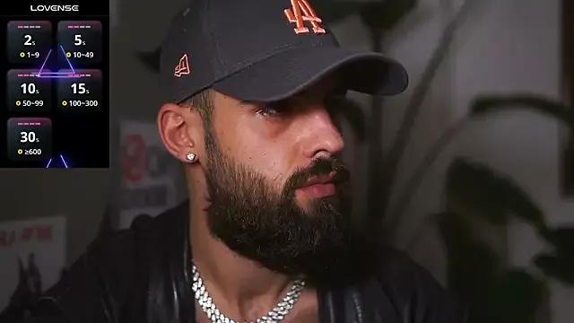 HairyRobxxx from StripChat is Freechat