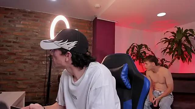 Handsomeboyss19 from StripChat is Freechat