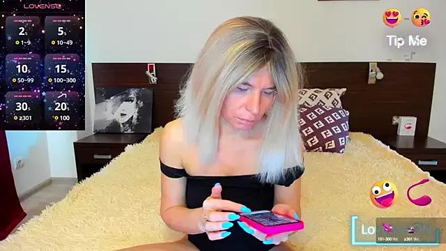 Hanna_Becrett17 from StripChat