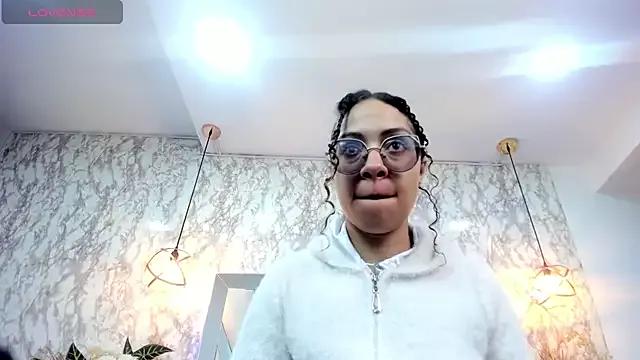 Hanna_Cornee_ from StripChat is Freechat