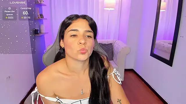 hanna_mils from StripChat
