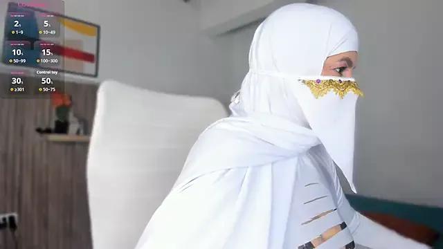 Hannaa_Dolly from StripChat is Freechat