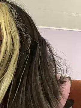 hannahb-e from StripChat is Freechat