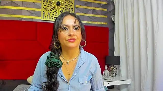 hanny_milf from StripChat