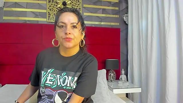 hanny_milf from StripChat