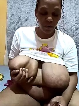 HappygalTheQueen from StripChat is Freechat