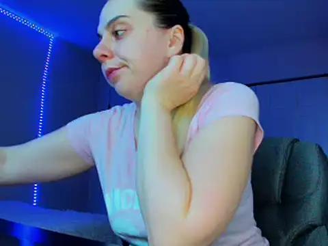 HappyIva from StripChat