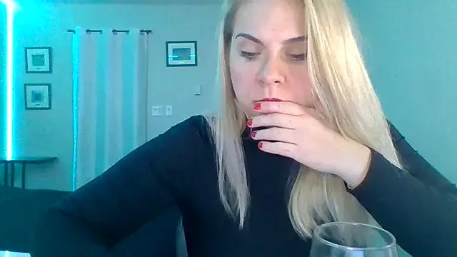 HappyIva from StripChat