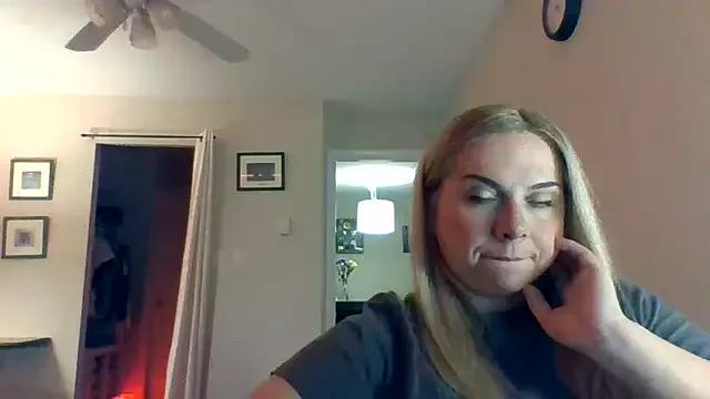 HappyIva from StripChat