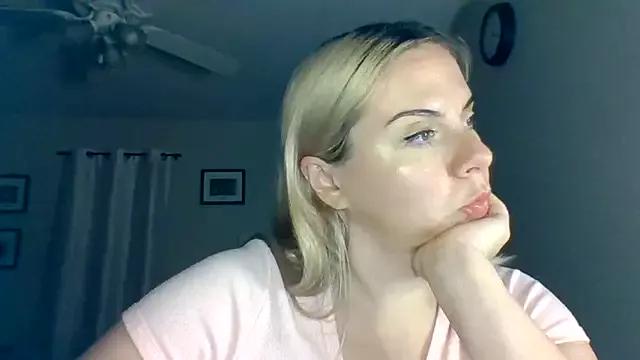 HappyIva from StripChat