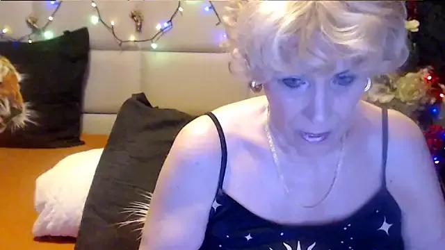 HappyWomanOn from StripChat
