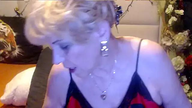 HappyWomanOn from StripChat