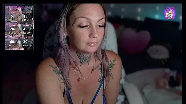 HarmonyWhite from StripChat is Freechat