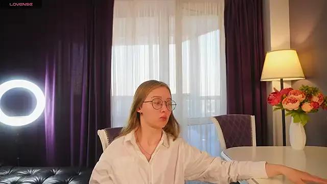 HarrietGeorge from StripChat