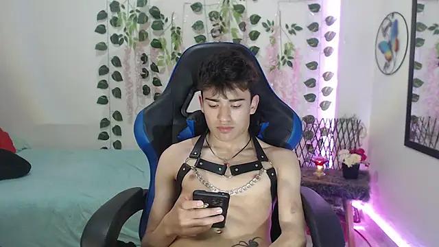 HarryClaude from StripChat