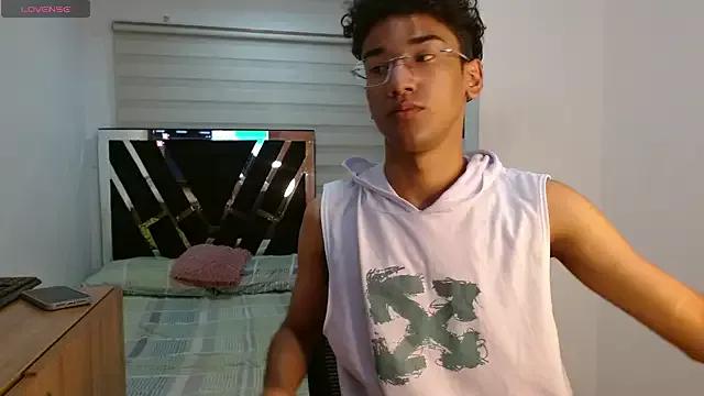 harrytwink18 from StripChat