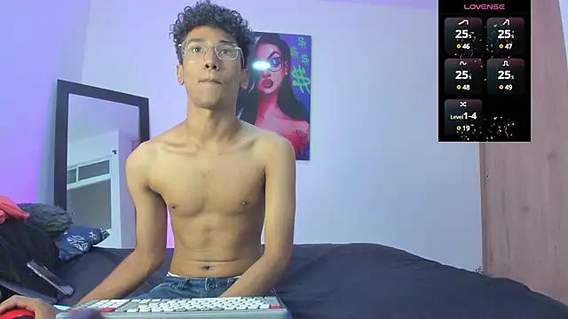 harrytwink18 from StripChat