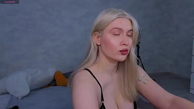 helen_frogg from StripChat