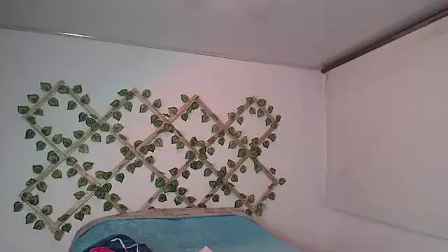 Helen_kitten from StripChat