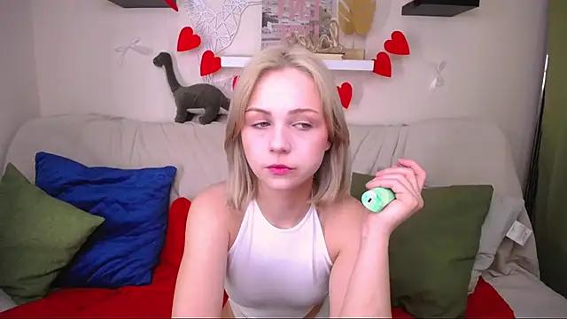 HelenCrusee from StripChat