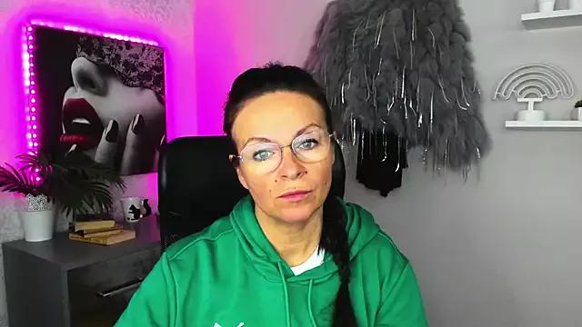 HelenLuxx from StripChat