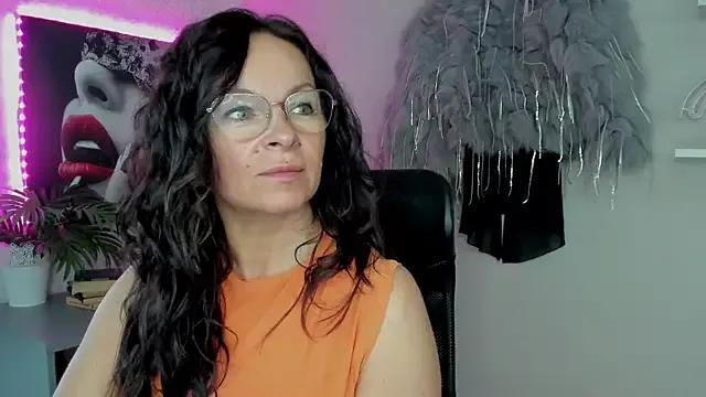 HelenLuxx from StripChat