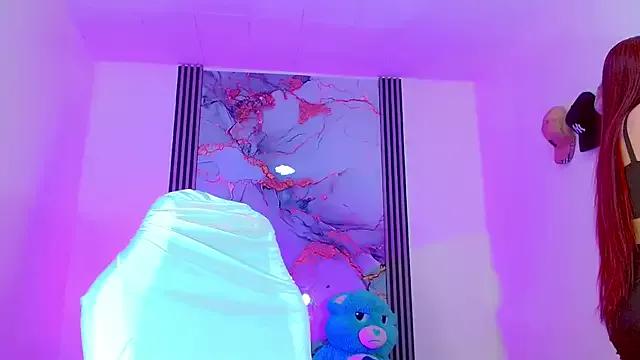 Hellen_moons__ from StripChat