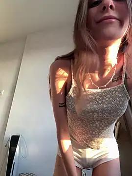 HellPeach from StripChat