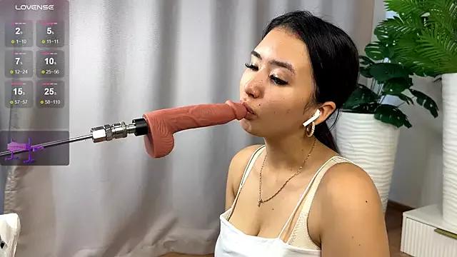 HellyPolly from StripChat is Freechat
