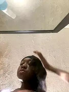 HennessyBaby21 from StripChat