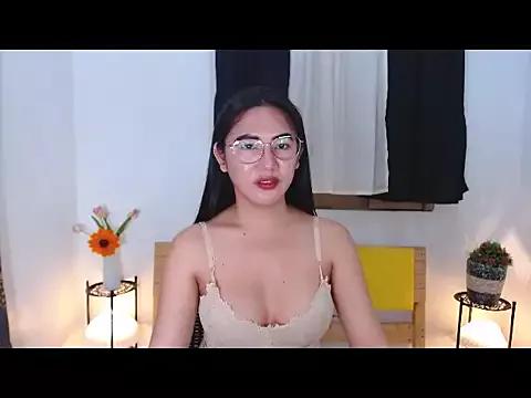 HermoSa_Christine from StripChat is Freechat