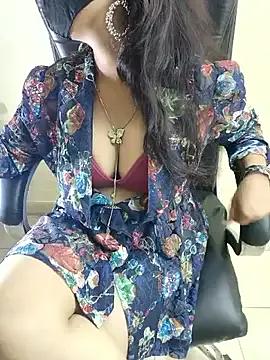 Hey_Jully webcams show profile image 