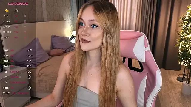 HeyMonkey_ from StripChat is Freechat