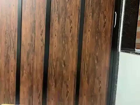 hiddenxdesire from StripChat