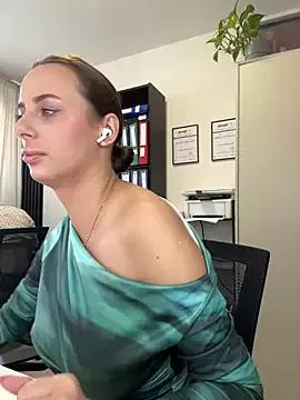 Hii_Lolla from StripChat