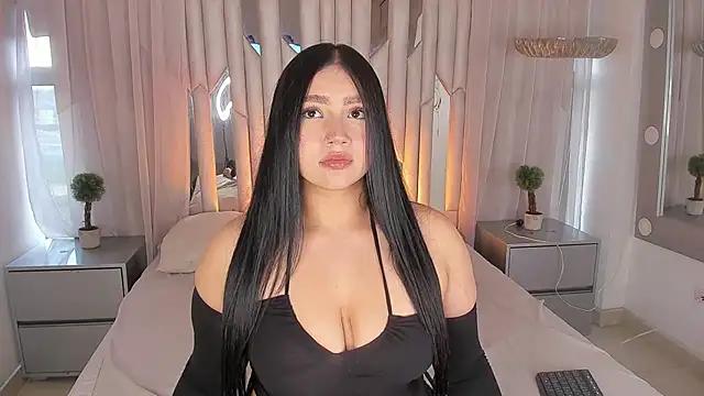HiilaryFox from StripChat