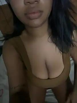 hillarymoreninha from StripChat