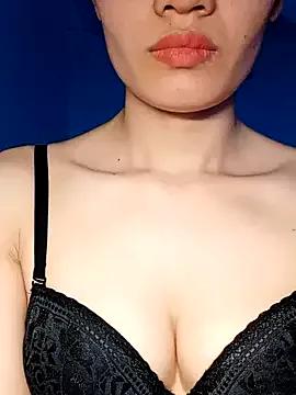 Hinna_x from StripChat