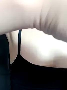Hinna_x from StripChat