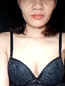 Hinna_x from StripChat