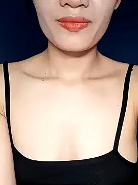 Hinna_x from StripChat