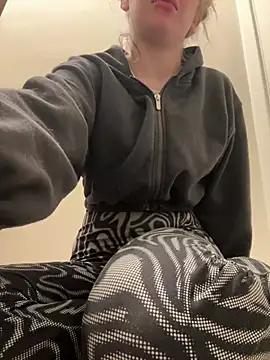 Holly-Glamour from StripChat
