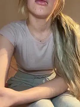 Holly-Glamour from StripChat