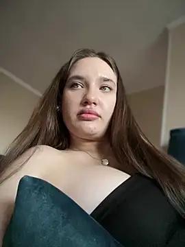 Holly_Molii from StripChat