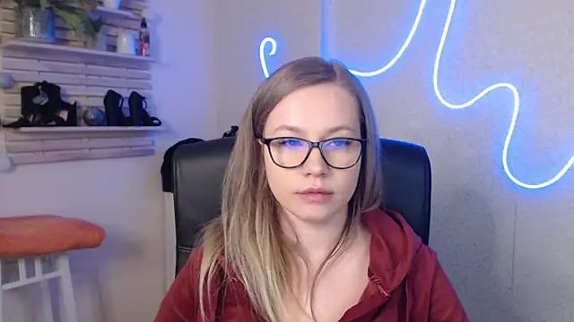 holly_xglam from StripChat