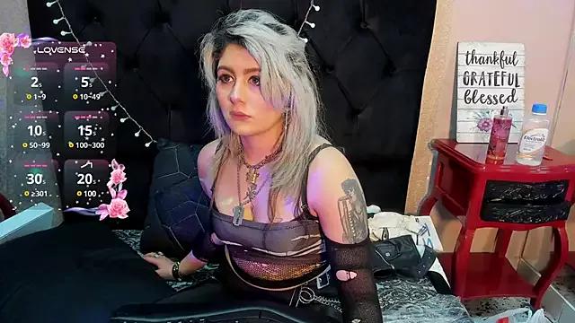 HollyWould__ from StripChat