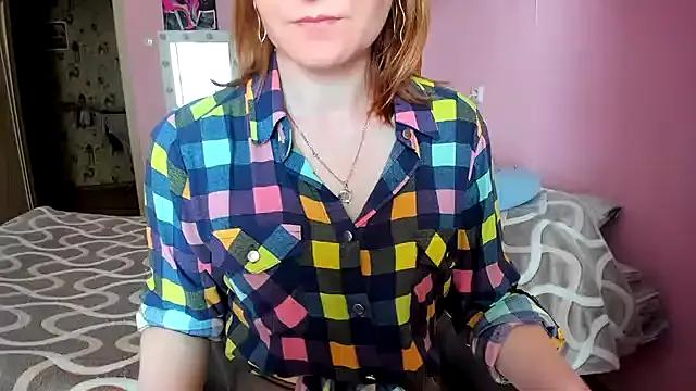 HolmesAriana from StripChat is Freechat