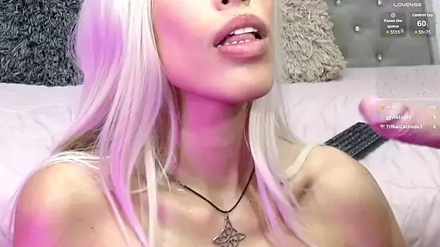 Honey_Moontsts from StripChat is Freechat