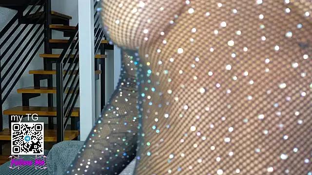HoneyJohansson from StripChat is Freechat