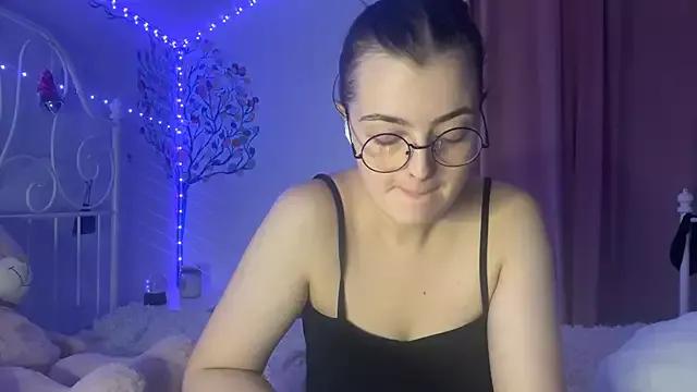 HoneyMist from StripChat is Freechat